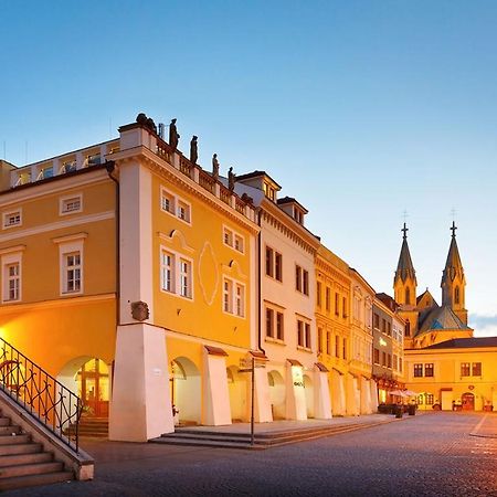 Hotel U Zlateho Kohouta Kromeriz Bagian luar foto