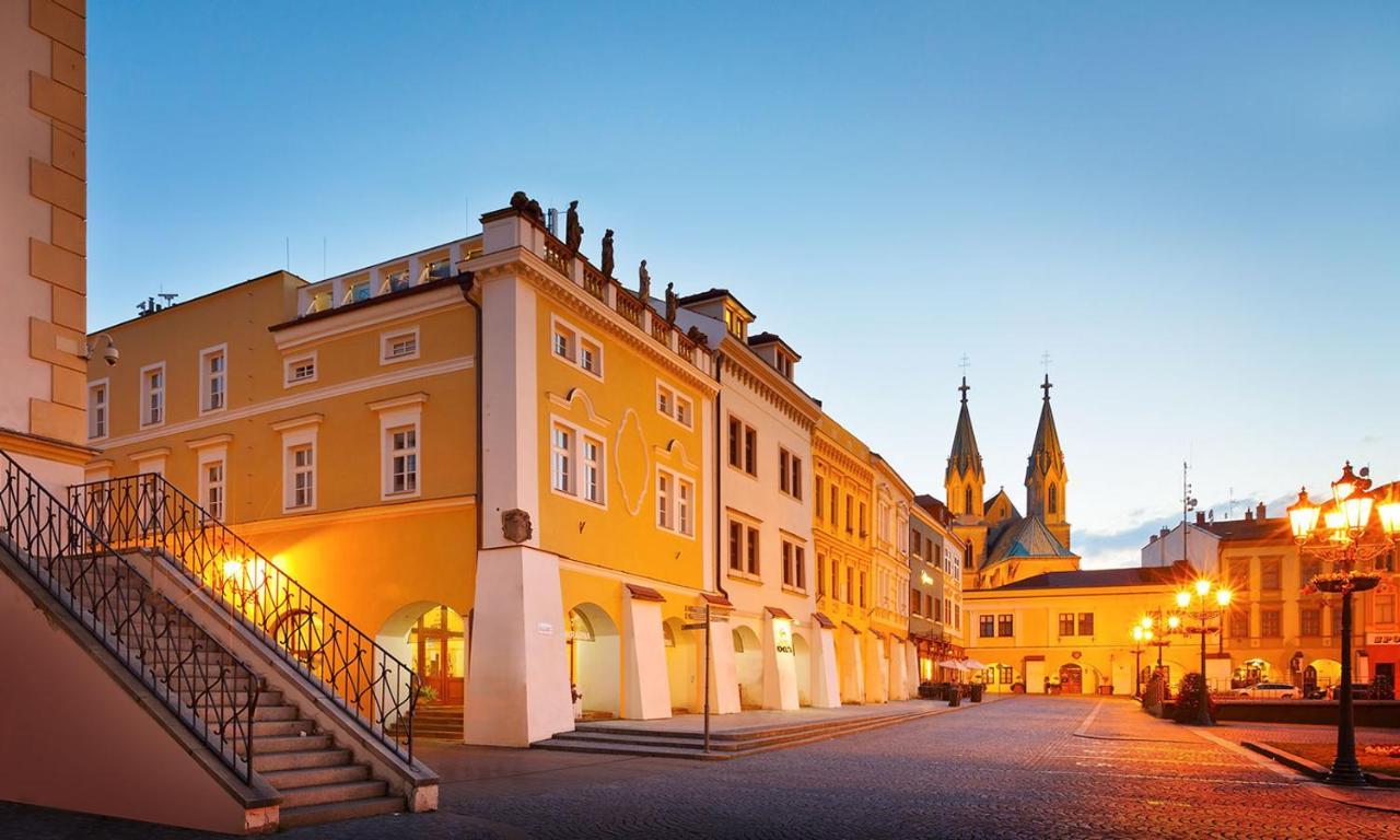 Hotel U Zlateho Kohouta Kromeriz Bagian luar foto