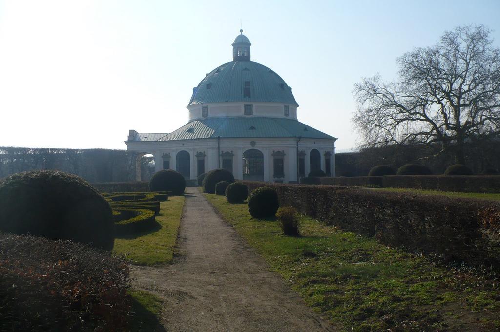 Hotel U Zlateho Kohouta Kromeriz Bagian luar foto