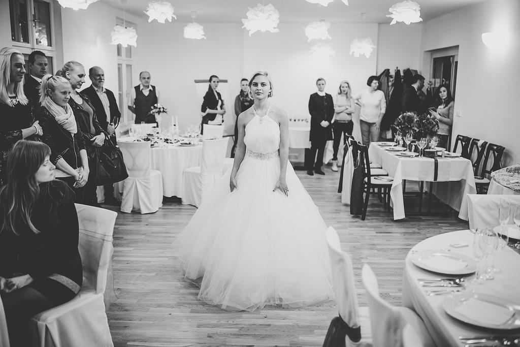 Hotel U Zlateho Kohouta Kromeriz Bagian luar foto