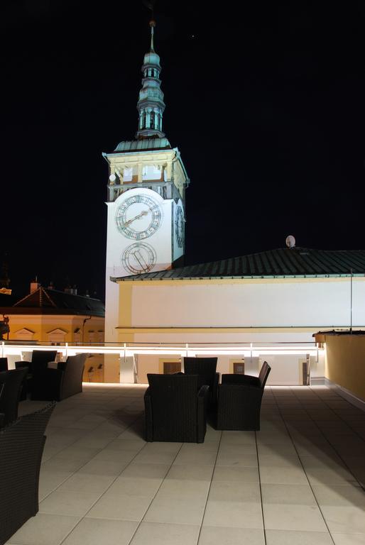Hotel U Zlateho Kohouta Kromeriz Bagian luar foto