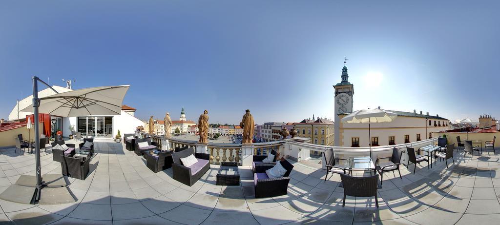 Hotel U Zlateho Kohouta Kromeriz Bagian luar foto