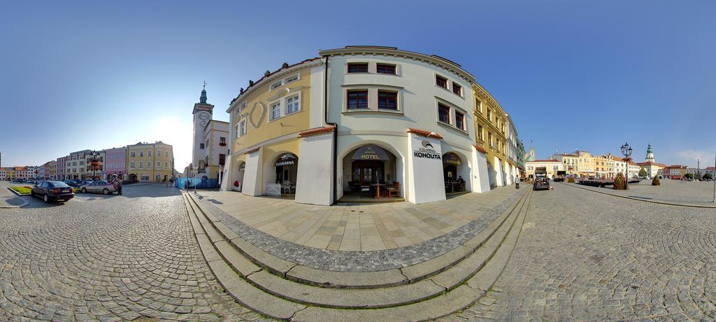 Hotel U Zlateho Kohouta Kromeriz Bagian luar foto