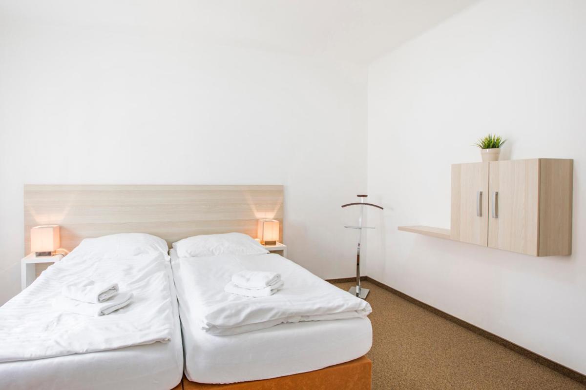 Hotel U Zlateho Kohouta Kromeriz Bagian luar foto