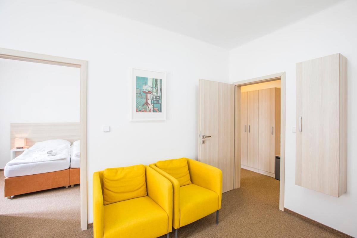 Hotel U Zlateho Kohouta Kromeriz Bagian luar foto