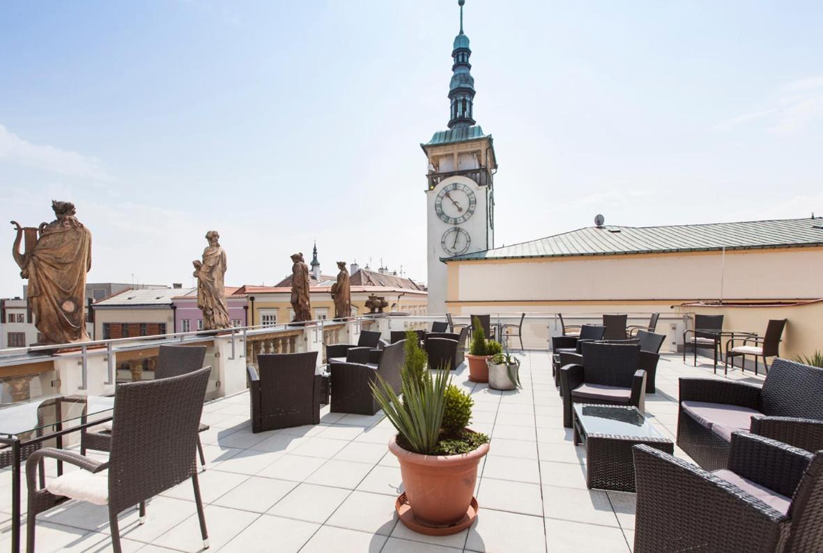 Hotel U Zlateho Kohouta Kromeriz Bagian luar foto