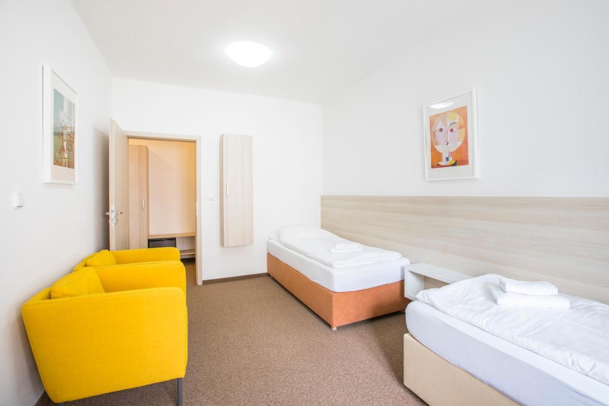 Hotel U Zlateho Kohouta Kromeriz Bagian luar foto